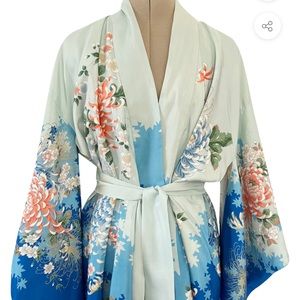 1970s Floral Kimono Reversible Japanese robe 100% silk